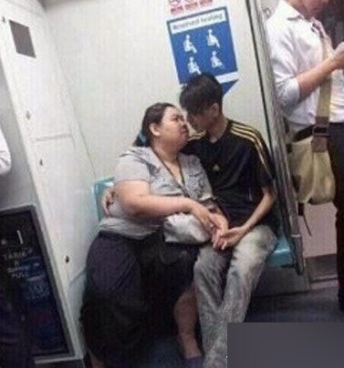 ��ЩŮ������hold��ס ��Ц����