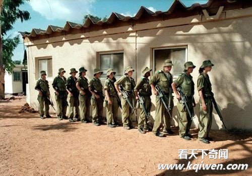 ��ɫ��ǰŮ���ϴ����谢����������Ƭ������(��ͼ)